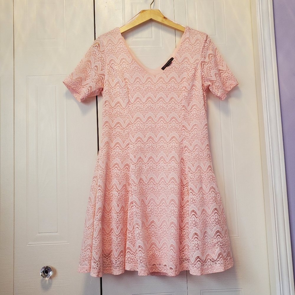Short sleeve v neck lace dress